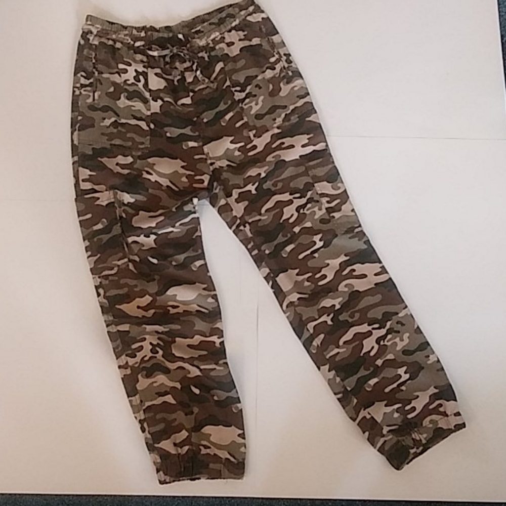 Woman's camo cargo pants